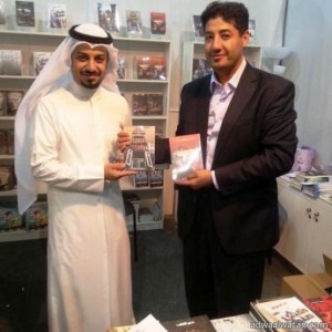 الكاتب والروائي  فوزي صادق يوقع كوب شاي وشبابيك بمعرض الكويت
