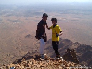 شباب اللحن يغامرون بتسلق أعلى جبال شمذ بالمدينة المنورة