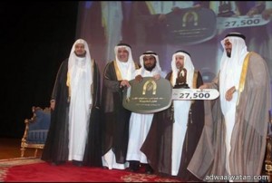 طالب برماوي يفوز بجائزة “سيارة” في مسابقة قرآنية كبرى بجدة