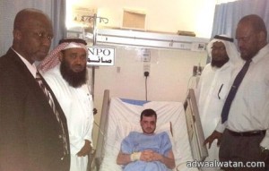 عميد كلية الطب يطمأن على صحة الطالب ناصر الرشيدي بمستشفى الملك خالد بحائل