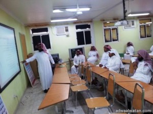 مدير مدرسة عبدالله بن عمر بحفر الباطن يعقد دورة تدريبية للمعلمين