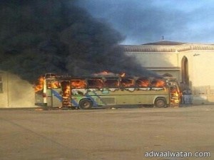 “مدني ينبع” يباشر حريقاً هائل أتى على حافلة متوقفه