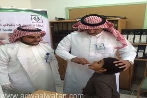 “آل مقداد” يدشن حملة التطعيم ضد الثلاثي الفيروسي في مجمع عاصم بن أبي النجود بالحرجة 