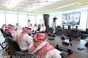 وزير العمل يستمع لشكاوى عملاء من خارج الرياض عبر “الاتصال المرئي”