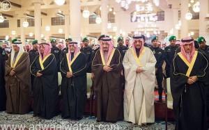 خادم الحرمين الشريفين يؤدي صلاة الميت على صاحب السمو الأمير سعود بن محمد بن عبدالعزيز