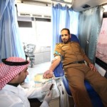 السفير الكويتي يتبرع للجنود المرابطين في مدينة الملك سعود الطبية