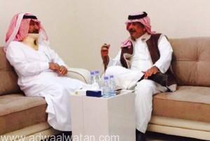 أمير الباحة يطمئن على صحة أمين الباحة بعد إجرائه عملية جراحية