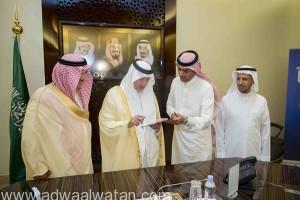 أمير مكة يدشن التوقيع الإلكتروني لمتابعة المعاملات