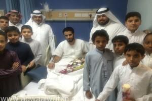 طلاب ابتدائية عبادة بن الصامت يزورون معلمهم بمستشفى الملك عبدالعزيز بالزاهر