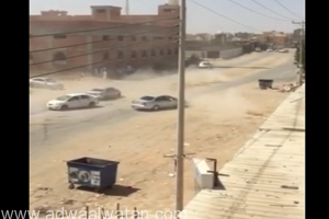 بالفيديو .. مفحطون يهددون حياة المارة والطلاب بتفحيطهم أمام إحدى مدارس جدة