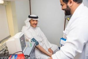 الأمير سلطان بن سلمان يُشارك بحملة التبرع بالدم