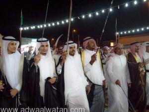بالصور قبيلة السلامنة من”بني يزيد”يحتفلون بزواج أبنائهم في حفلٍ جماعي