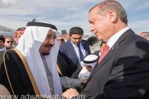 خادم الحرمين الشريفين يصل إلى أنقرة تلبية لدعوة الرئيس التركي