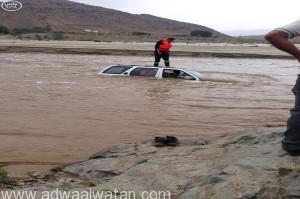 “مدني عسير” يباشر العديد من الحوادث وينقذ المحتجزين بسبب الأمطار