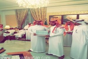 محافظ المجمعة يكرم عدداً من الجهات المشاركة في زيارة أمير الرياض للمحافظة