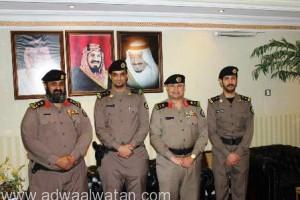 مدير شرطة منطقة الباحة يقلد عدداً من ضباطه رتبهم الجديدة