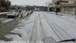 بالصور والفيديو .. هطول أمطار غزيرة مصحوبة بـ”زخات البرد” على محافظة النماص