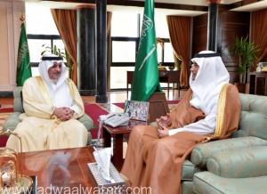 أمير تبوك يستقبل سفير خادم الحرمين الشريفين بالأردن