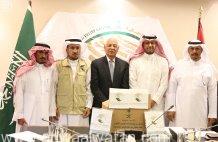 فريق مركز ” الملك سلمان للإغاثة ” يسلم هدية المملكة ” للأشقاء في الأردن “