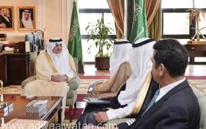 أمير تبوك يتسلم تقريراً عن المشروعات التطويرية وعدد الرحلات والخدمات بمطار الأمير سلطان بن عبدالعزيز