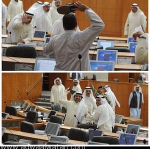 معركة بالأحذية والعقل تحول مجلس الأمة الكويتي إلى حلبة مصارعة