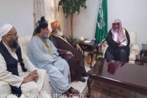 وزير الشؤون الإسلامية يستقبل زعيم جمعية علماء الإسلام في باكستان