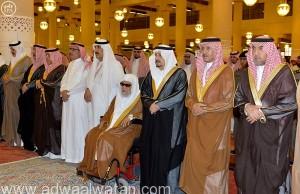 أمير الرياض يؤدي صلاة الميت على الأميرة نورة بنت مساعد بن عبدالرحمن – رحمها الله –