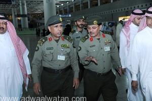 مدير عام الجوازات يتفقد صالات العمرة في مطار الملك عبد العزيز الدولي بجدة