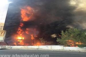 ” مدني مكة” يسيطر على حريق ” فندق العزيزية”