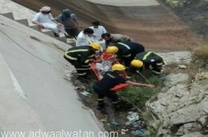 الدفاع المدني : سقوط مواطن من أعلى سد الدهناء بمحافظة تنومة