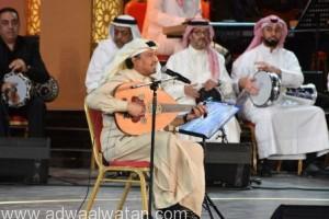 “سوق عكاظ” يحتضن أول حفل غنائي مسرحي لفنان العرب “محمد عبده”