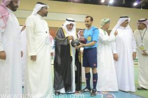 وكيل أمارة عسير يتوج منتخب عمان بكاس البطولة الخليجية