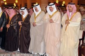 الأمير متعب بن عبدالله يؤدي الصلاة على الأمير عبدالعزيز بن عياف