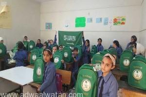 “الحملة الوطنية السعودية” توزع “1712” حقيبة مدرسية على أبناء اللاجئين السوريين في محافظة إربد بالأردن