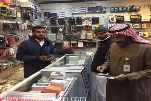 القبض على ثلاثة وافدين مخالفين لنظام العمل بسوق الخضار المركزي بمحافظة بلجرشي