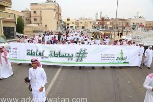 مشاركة 300 شخص في مسيرة “إماطة” بحي القادسية بالدمام