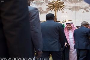 خادم الحرمين الشريفين يواصل استقبال المعزين في وفاة الأمير تركي بن عبدالعزيز
