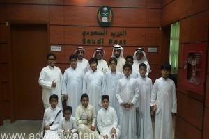 طلاب ابتدائية وادي طوى بالهفوف يزورون البريد السعودي