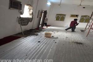 إدارة مساجد صامطة تبدأ في صيانة وترميم جامع المجنة من آثار المقذوفات الحوثية