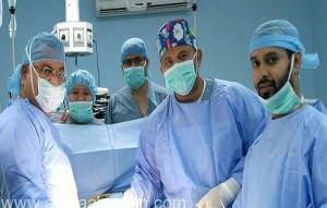 د . أحمد فادن يجري عمليتين جراحيتين للمرضى بمستشفى الليث
