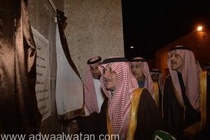 “أمير تبوك” يفتتح مبنى محافظة حقل الجديد ويلتقي أهاليها