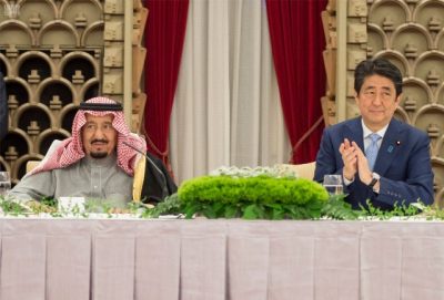 رئيس وزراء اليابان يقيم مأدبة عشاء تكريماً لخادم الحرمين الشريفين