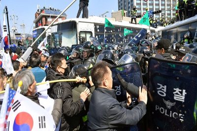 سقوط قتلى في تظاهرات دامية احتجاجا على عزل رئيسة كوريا الجنوبية