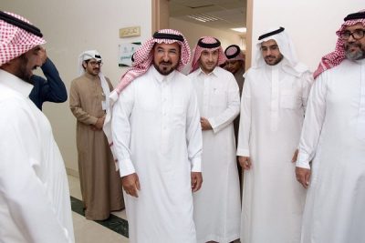 “وكيل إمارة الباحة” يدشن مركز خدمات البريد السعودي بديوان الإمارة