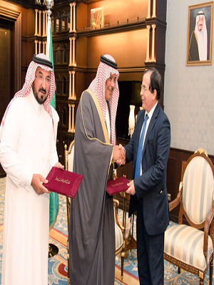“أمير الباحة” يكرم كلية الباحة الأهلية للعلوم لمشاركتها بمهرجان الجنادرية