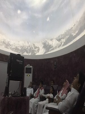 طلاب إبتدائية ومتوسطة الحبجية في زيارة للقبة الفلكية بجازان