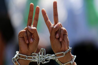 “إسرائيل” تفرج عن “عميدة الأسيرات الفلسطينيات” بعد “15” عاماً من الاعتقال