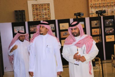 الأمير فيصل بن سعد يزور معرض المغواة المصاحب لرالي حائل