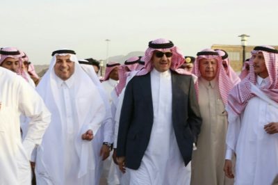 بالصور..” الأمير سلطان بن سلمان” يتفقد مهرجان”الورد الطائفي”