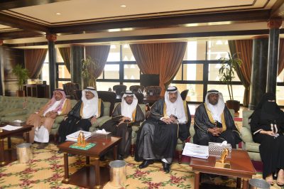 أمير منطقة تبوك يلتقى نائب رئيس مجلس الأمناء وأعضاء مجلس جامعة فهد بن سلطان